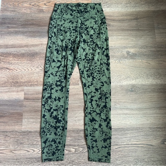 Lululemon In Movement 7/8 Tight *Everlux 25" Efflorescent Barracks Green Black - Picture 2 of 11